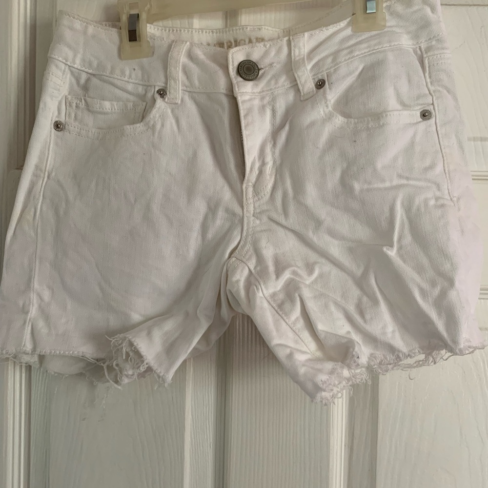 American eagle white mid rise short